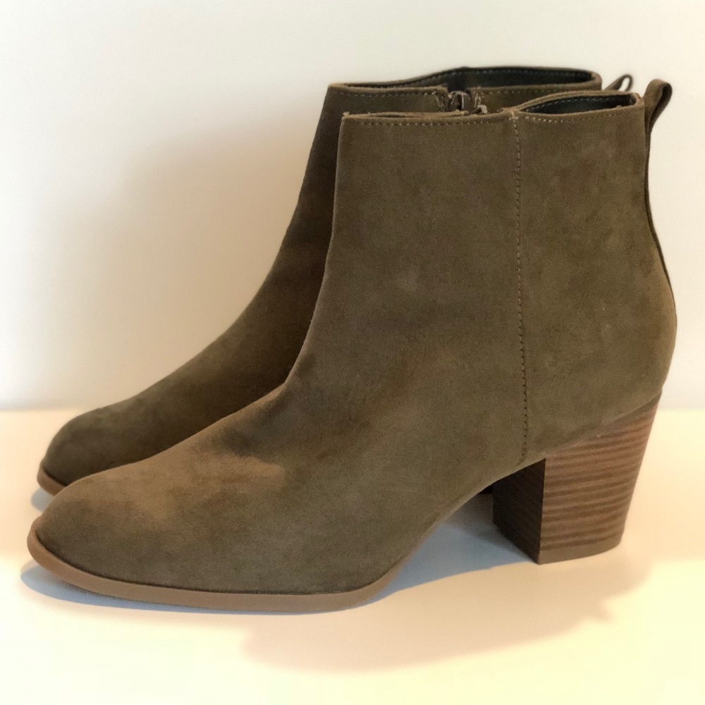 Old Navy Ankle Booties Olive Green - size 9
